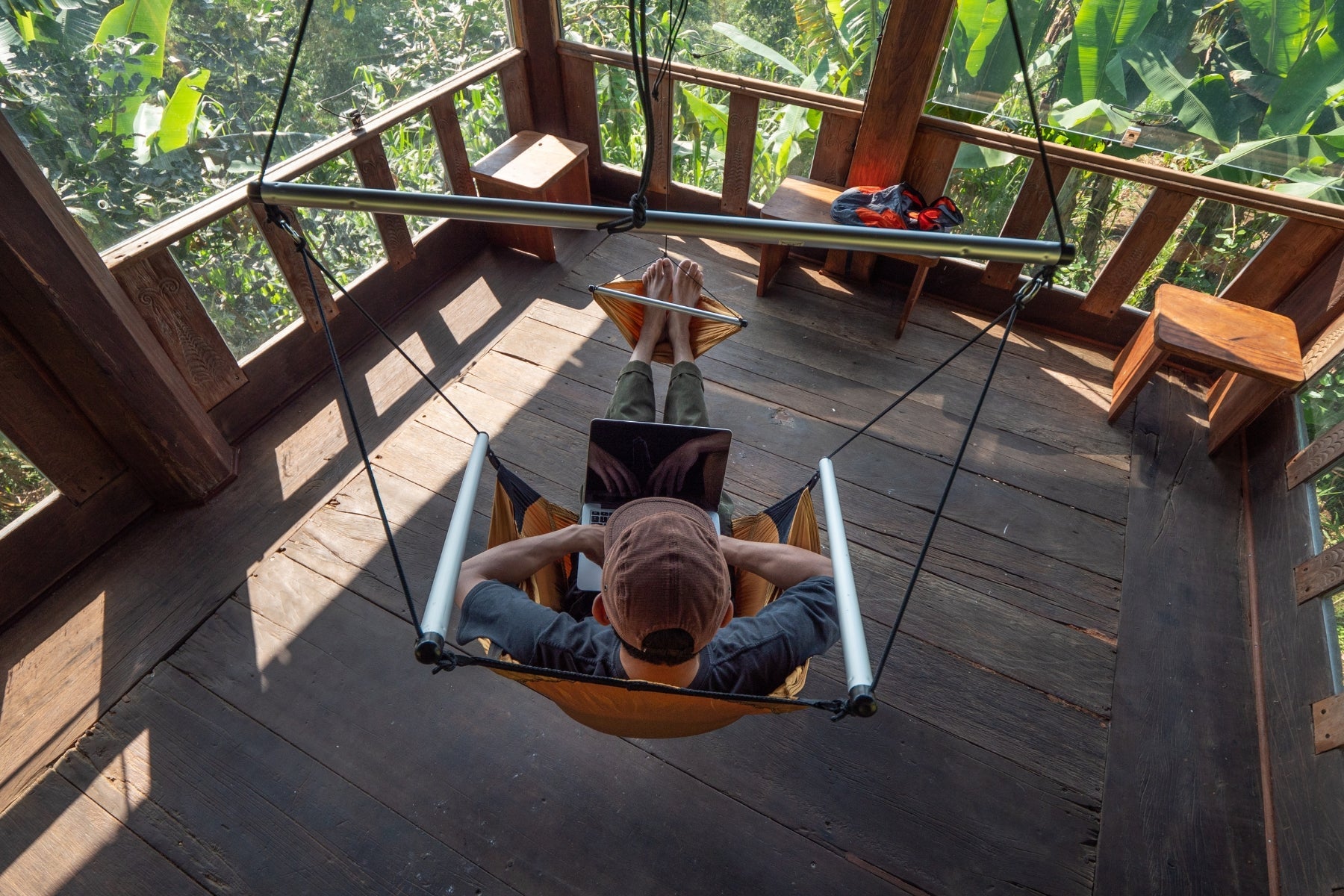 ticket-to-the-moon-moon-chair-chaise-suspendue-outdoor image 2