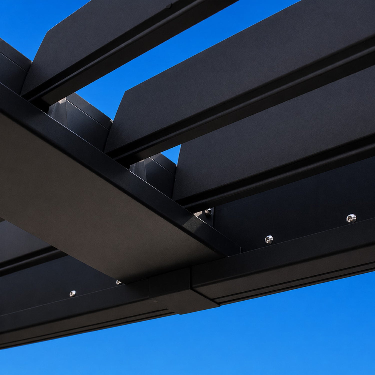 concept-usine-rhodes-3x3-pergola-aluminium-bioclimatique-noir image 7