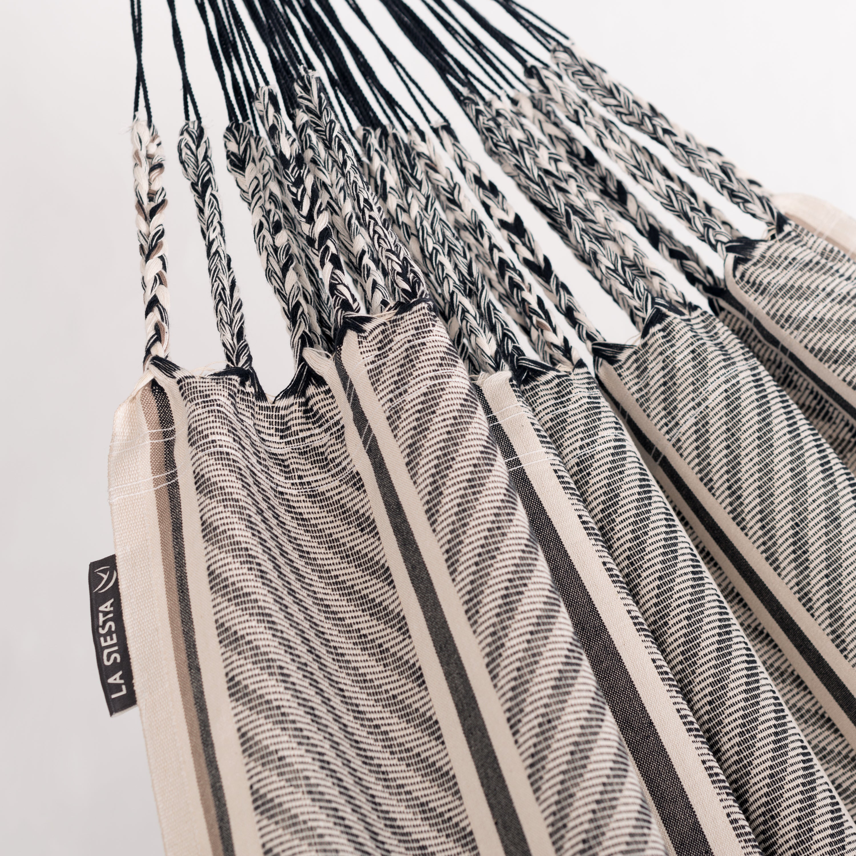 la-siesta-nautico-colombia-zebra-hamac-double-coton-bio-cool-grey image 4