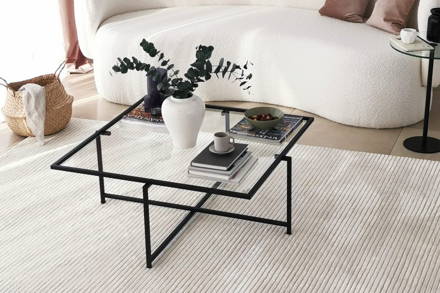 concept-usine-limp-table-basse-verre-tremp-noir-carr image 3