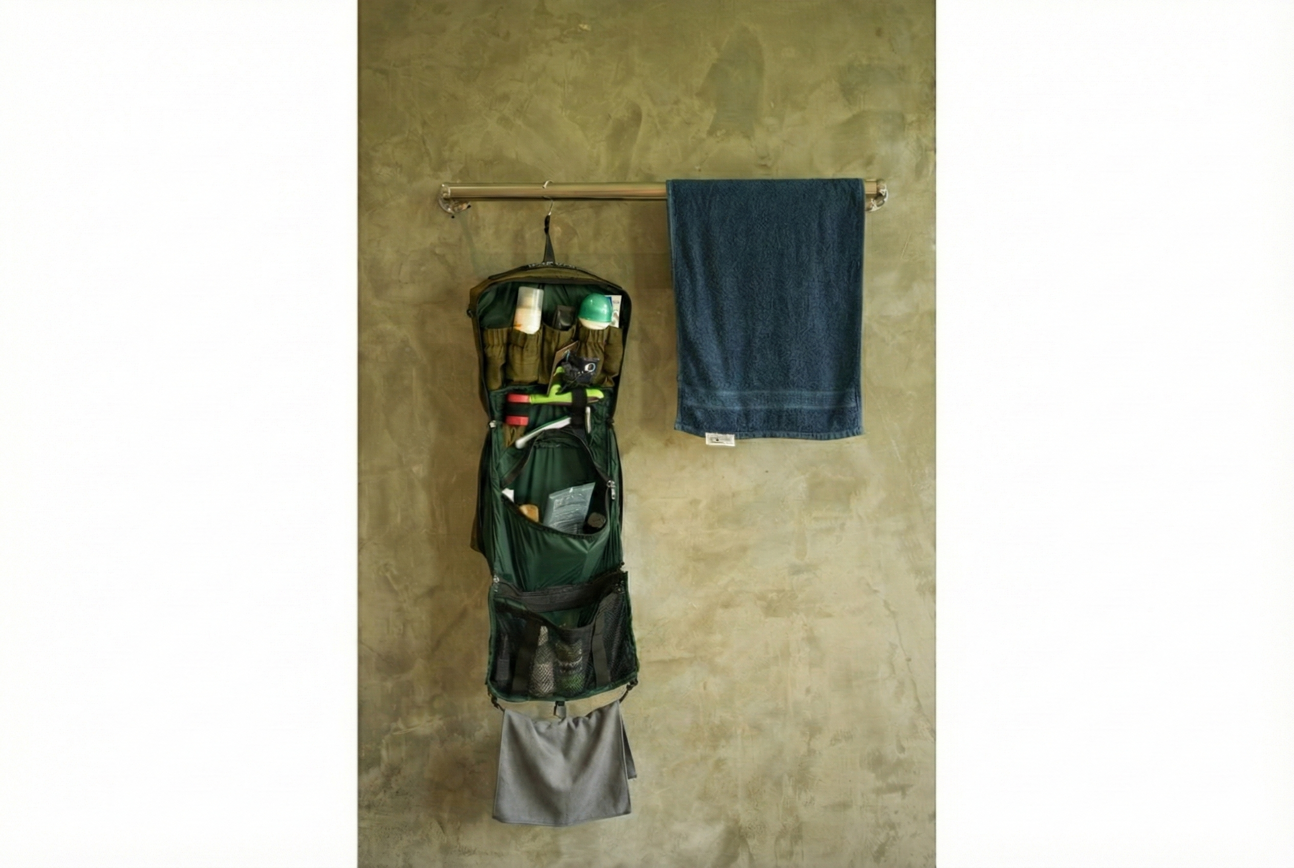 ticket-to-the-moon-wash-bag-trousse-toilette-bleu-profond image 2