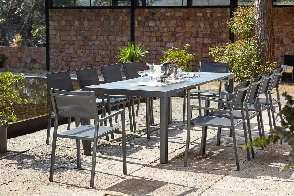 concept-usine-olhao-10-table-jardin-extensible-grise-10-places image 1
