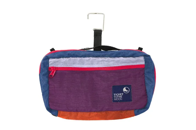 ticket-to-the-moon-wash-bag-trousse-toilette-bleu-profond image 1