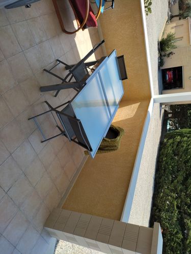 Huit à table