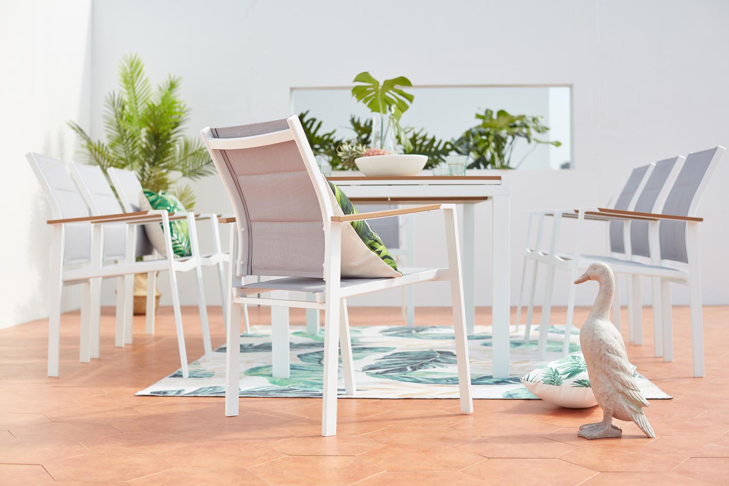 concept-usine-tijuana-ensemble-salon-jardin-aluminium-blanc-8-places image 4