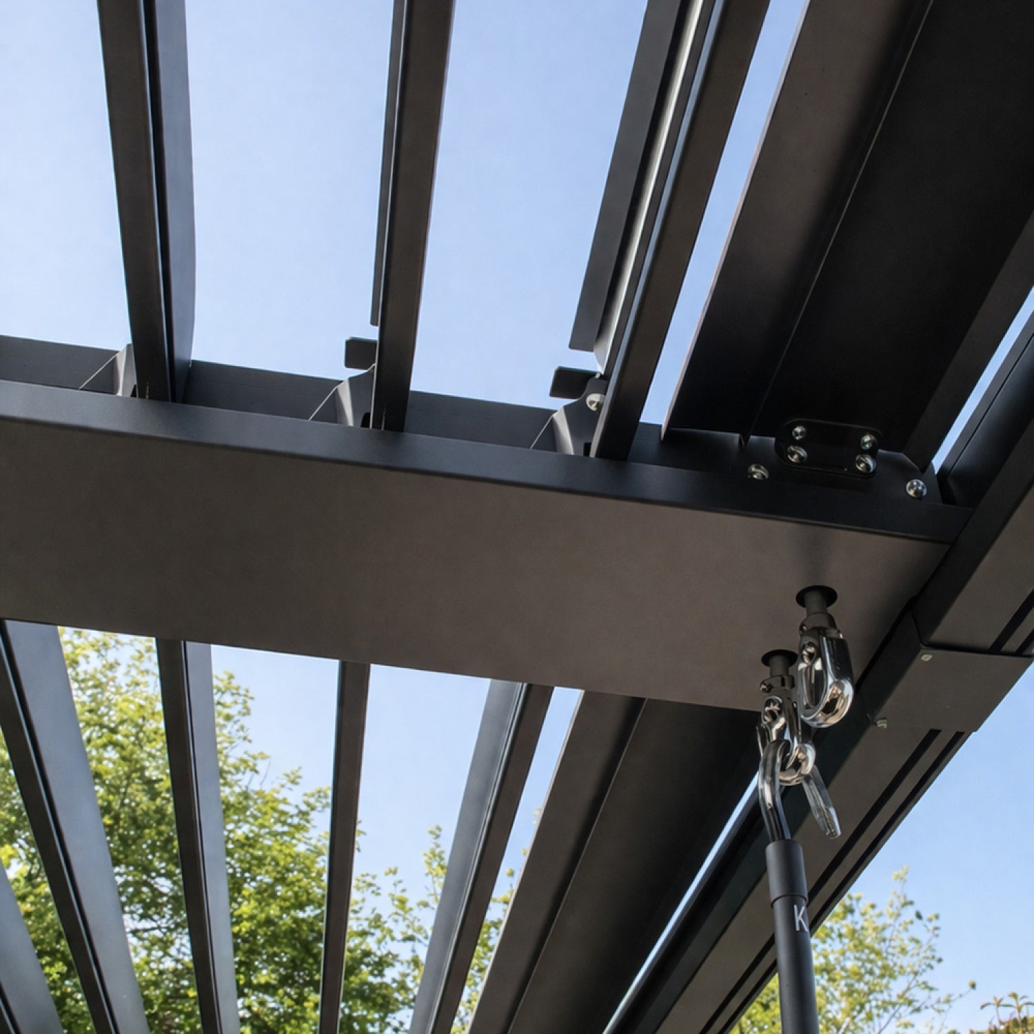 concept-usine-corfu-3x3-pergola-bioclimatique-alu-noir-300x300 image 7