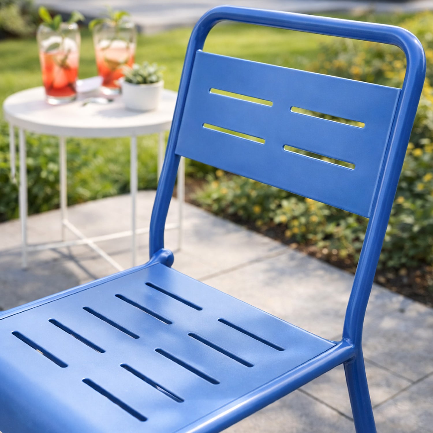 concept-usine-bergame-chaise-jardin-acier-bleu-lot-2-empilable image 5