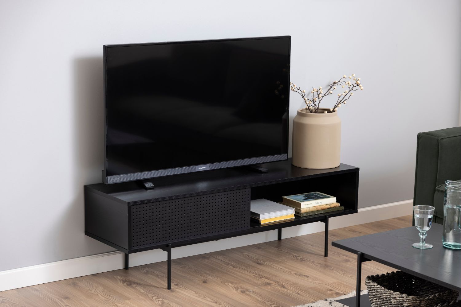 concept-usine-jupiter-meuble-tv-140-cm-noir-avec-rangement image 2