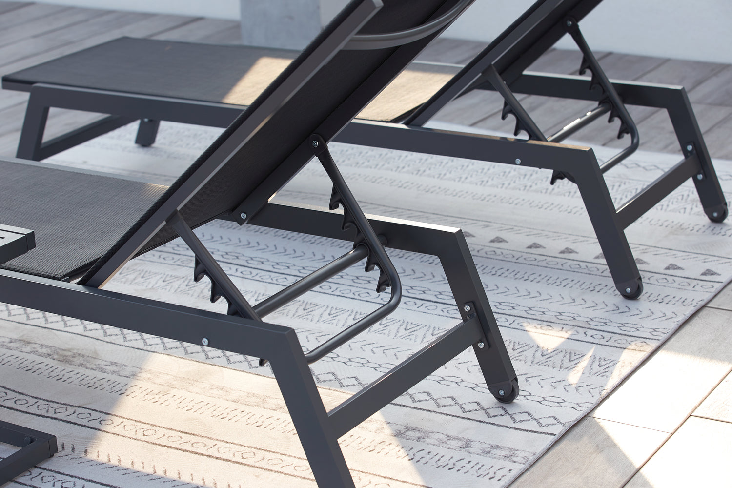 concept-usine-prato-transat-gris-inclinable-roulettes image 3