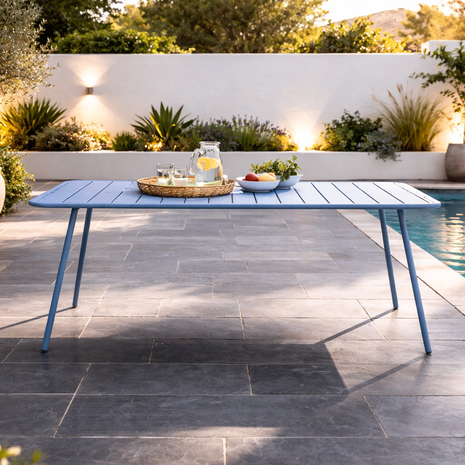 concept-usine-bergame-table-jardin-acier-bleu-8-places image 3