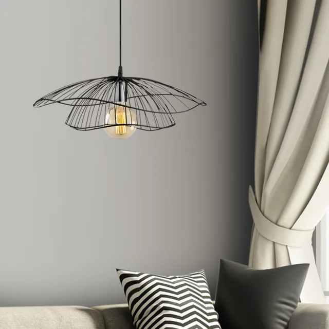 concept-usine-lola-suspension-luminaire-m-tal-noir-fleur image 1