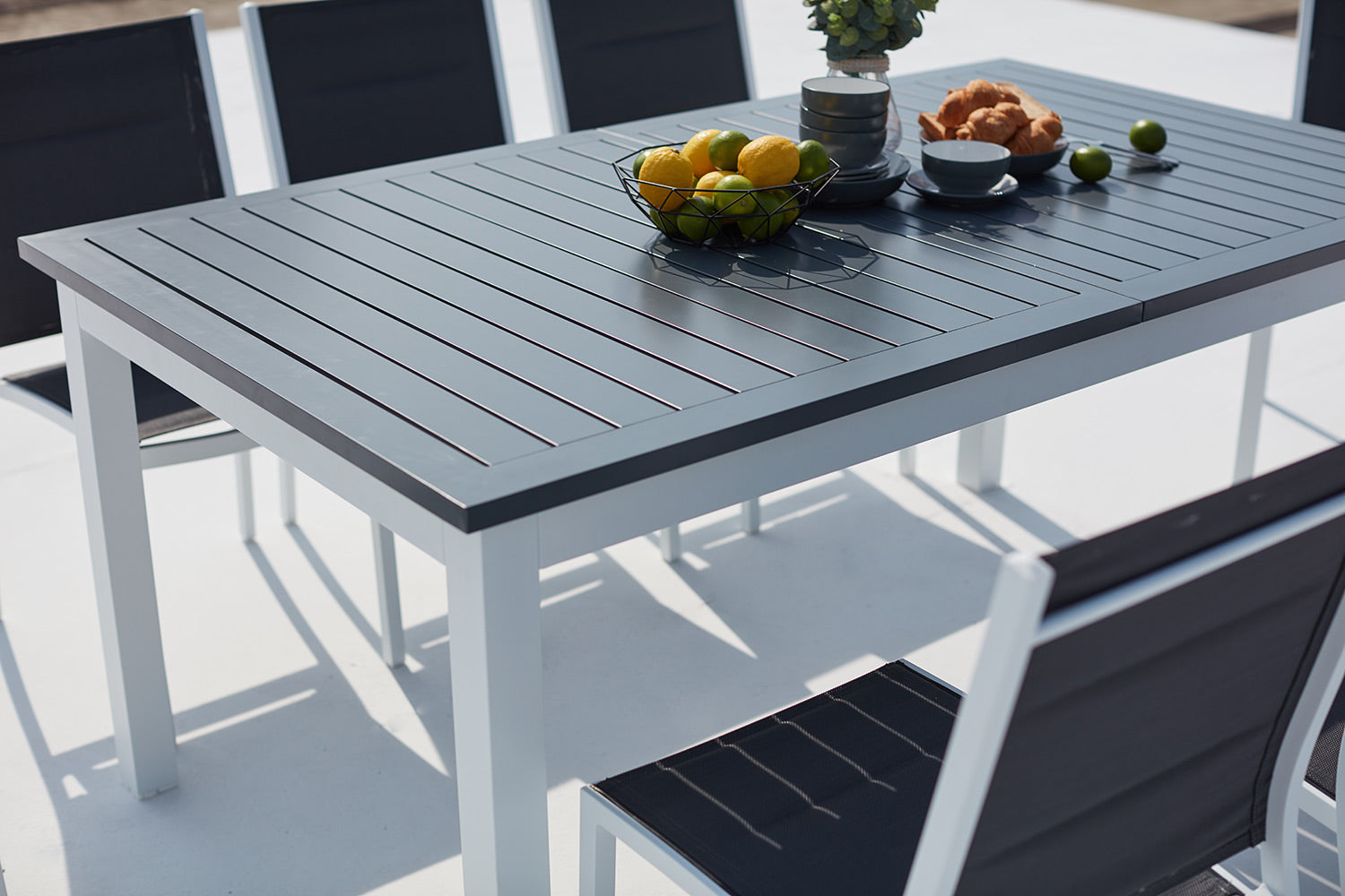 concept-usine-arezzo-salon-jardin-extensible-8-places-blanc image 3