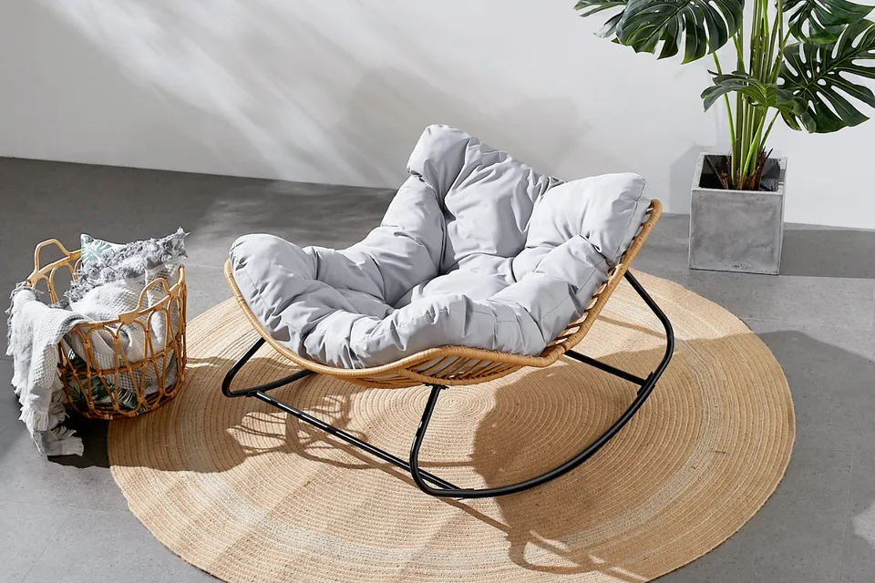 concept-usine-canggu-fauteuil-bascule-beige-r-sine-tress-e image 1