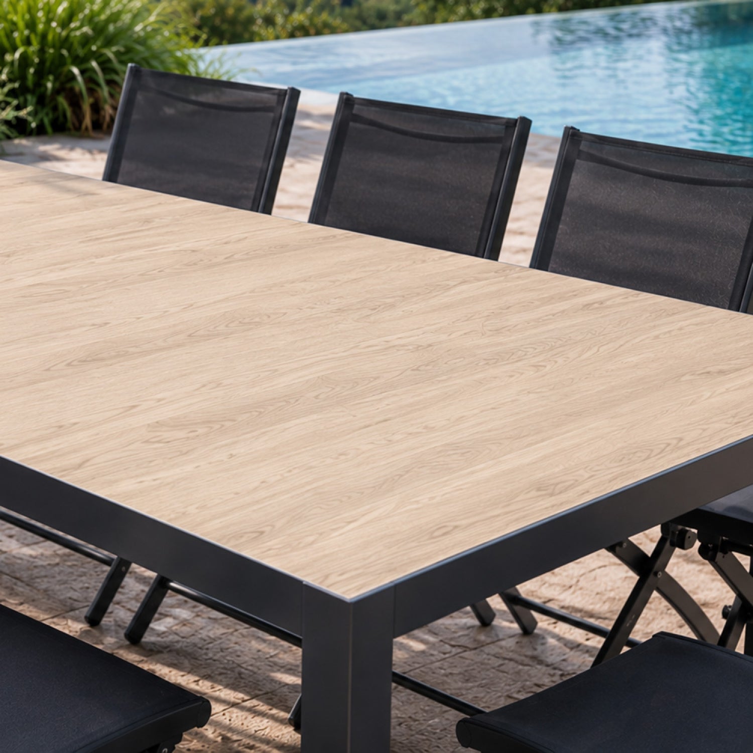 concept-usine-lagos-ensemble-table-et-chaises-jardin-10-places image 5