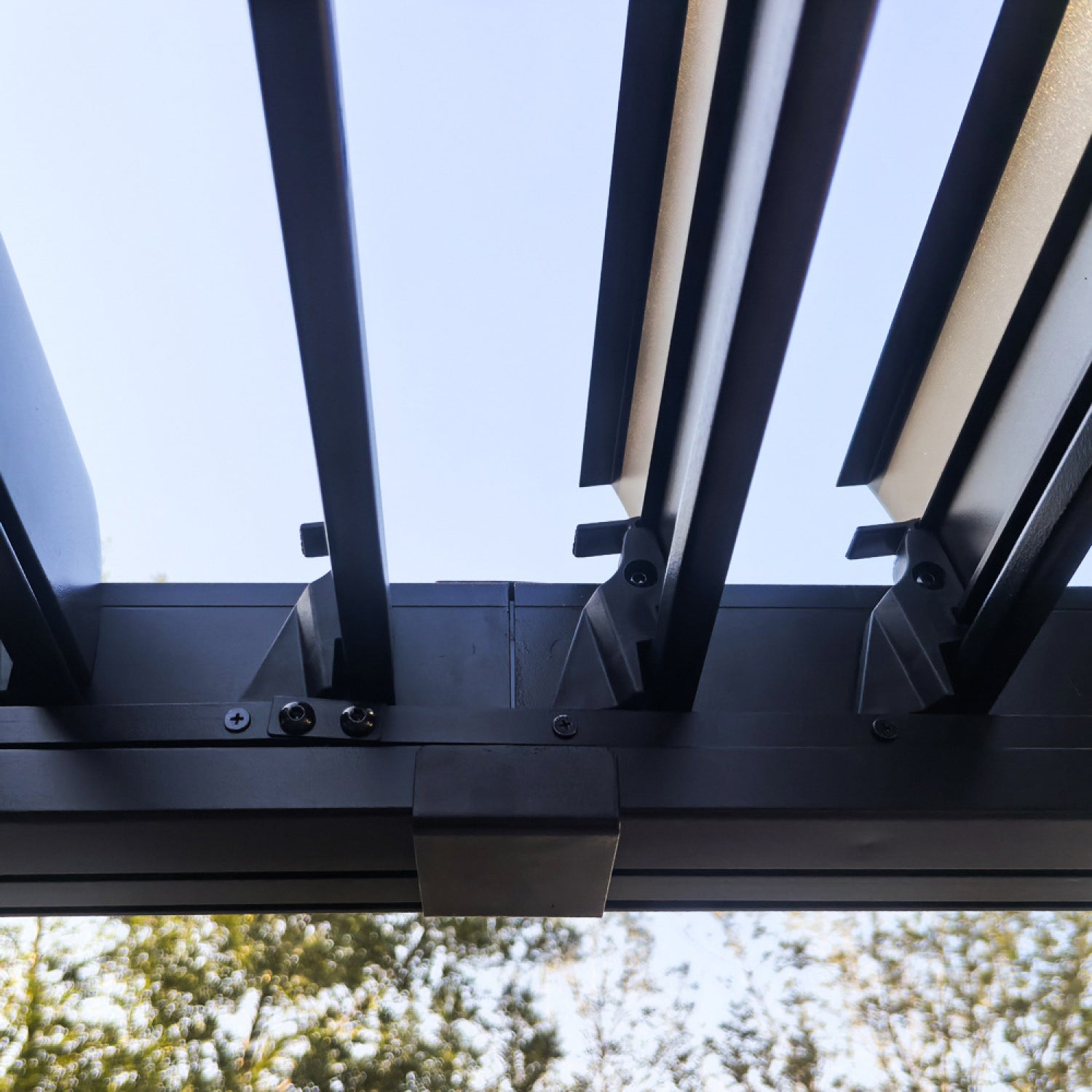 concept-usine-corfu-pergola-bioclimatique-4x3-m-alu-lames-orientables image 7