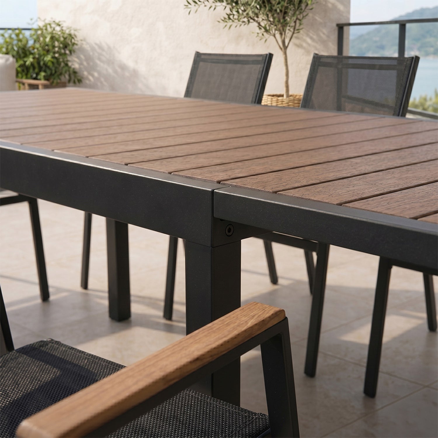 concept-usine-loboc-ensemble-table-et-chaises-jardin-8-places-noir image 5
