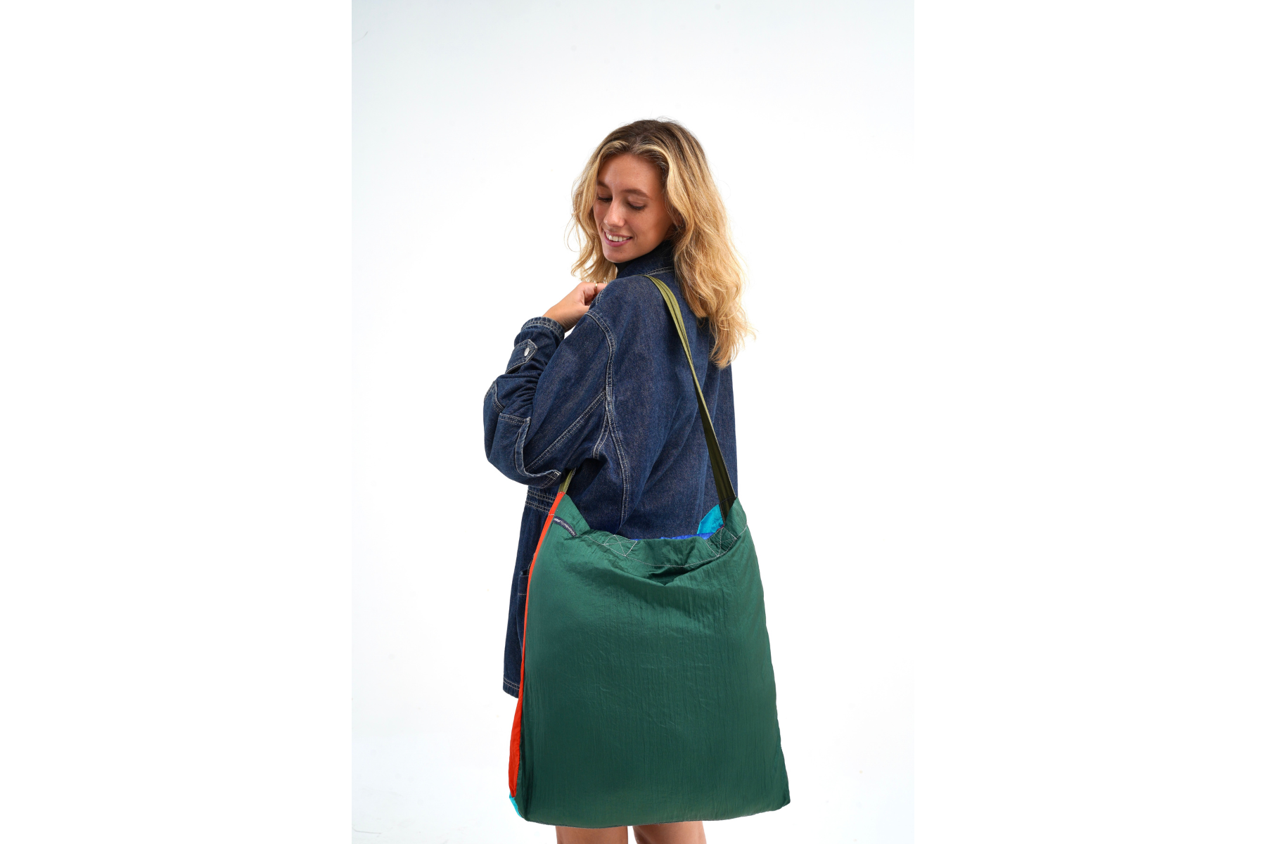 ticket-to-the-moon-eco-bag-large-sac-courses-noir-30-l-15-kg image 5