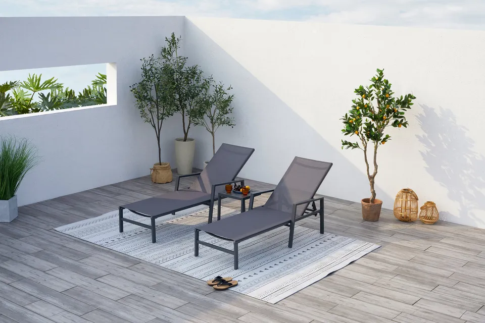 concept-usine-bari-lot-2-transats-jardin-gris-fonc-avec-table image 1