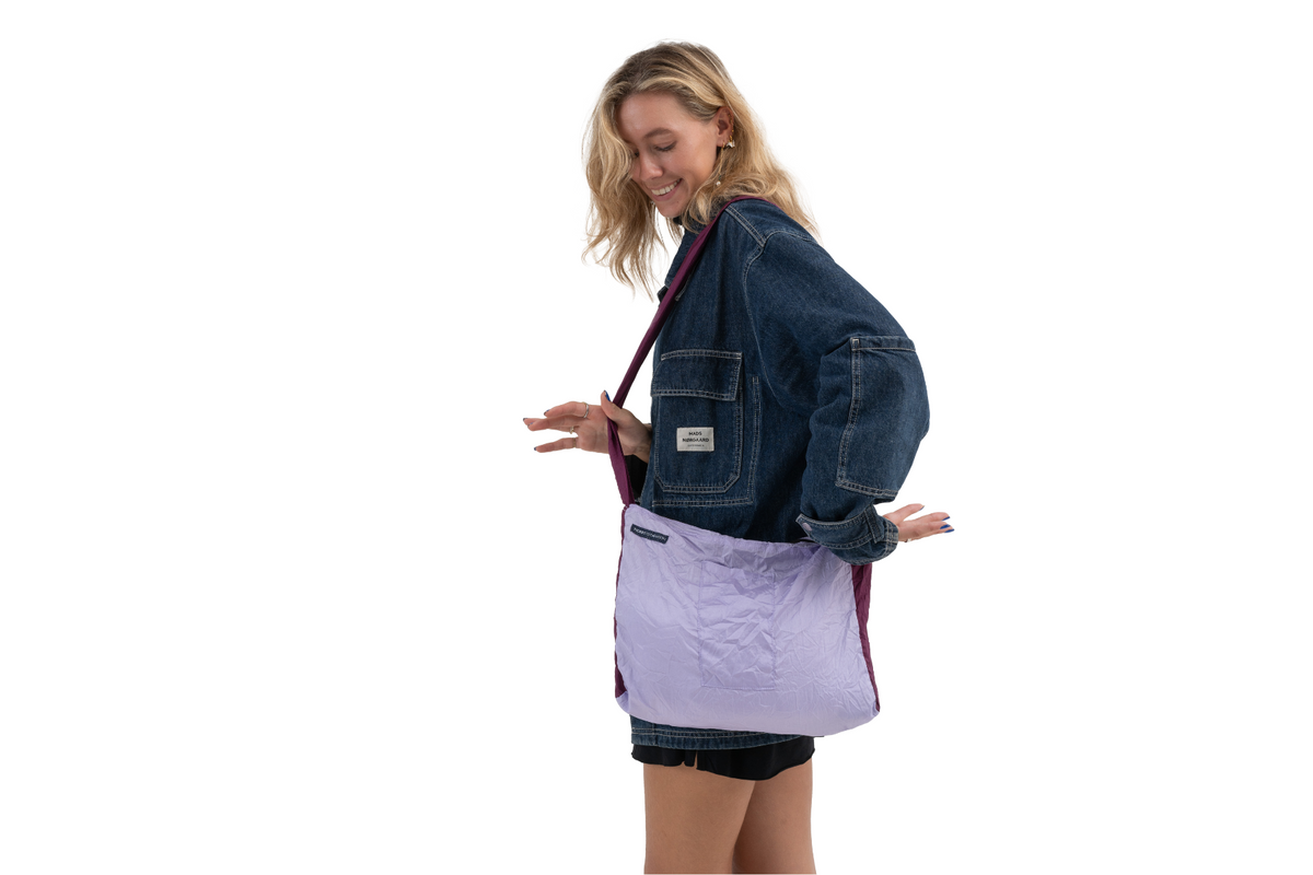 ticket-to-the-moon-travel-zipper-bag-10l-sac-violet-clair image 3