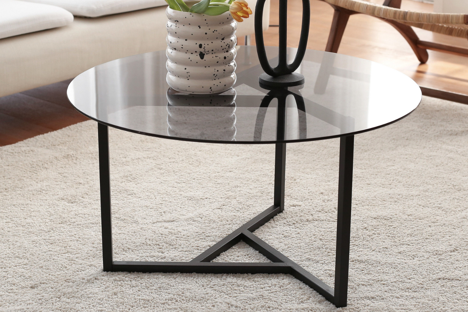 concept-usine-mia-table-basse-ronde-noire-verre-et-m-tal image 1