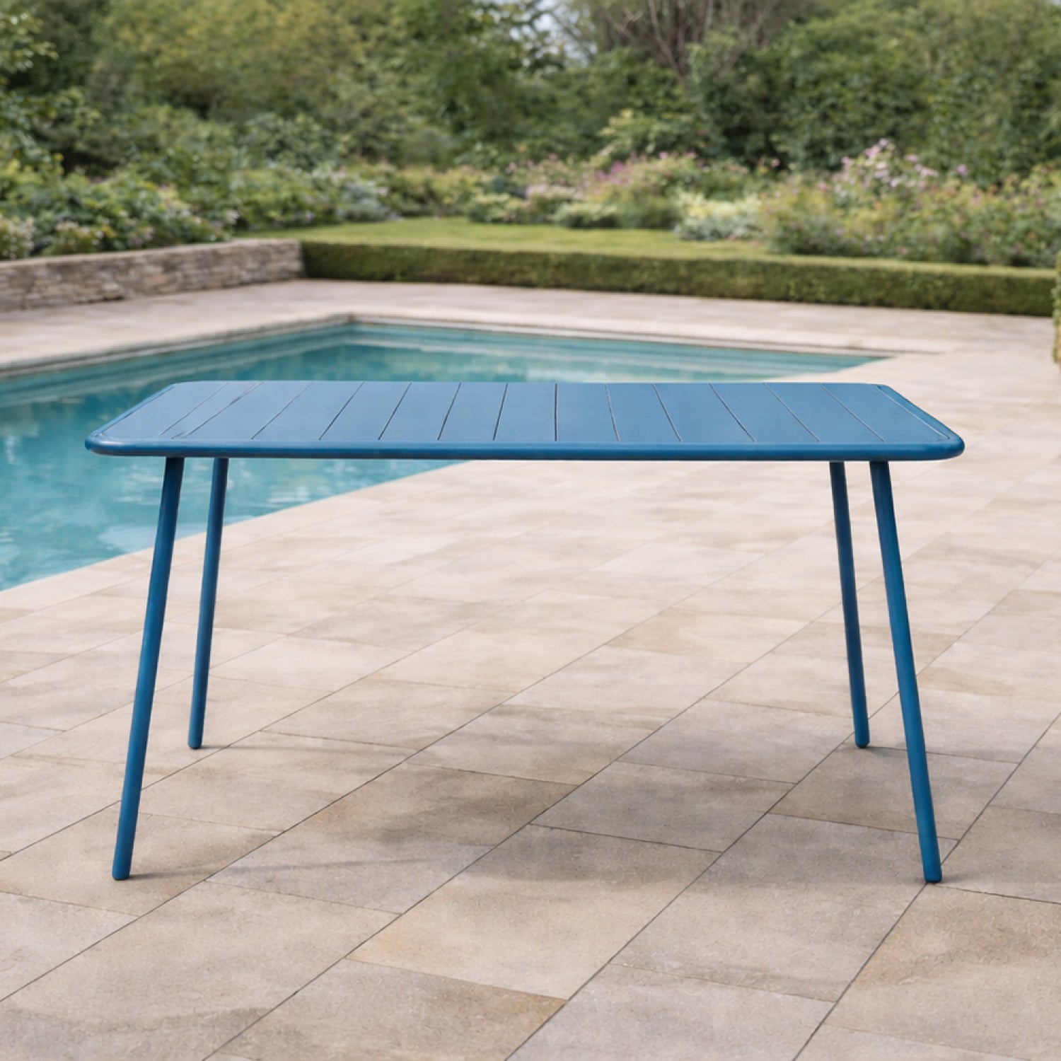 concept-usine-bergame-table-jardin-bleue-4-6-places-acier image 2