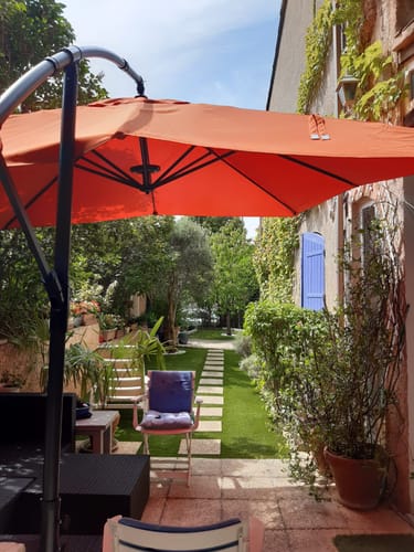 Ombre large sur la terrasse