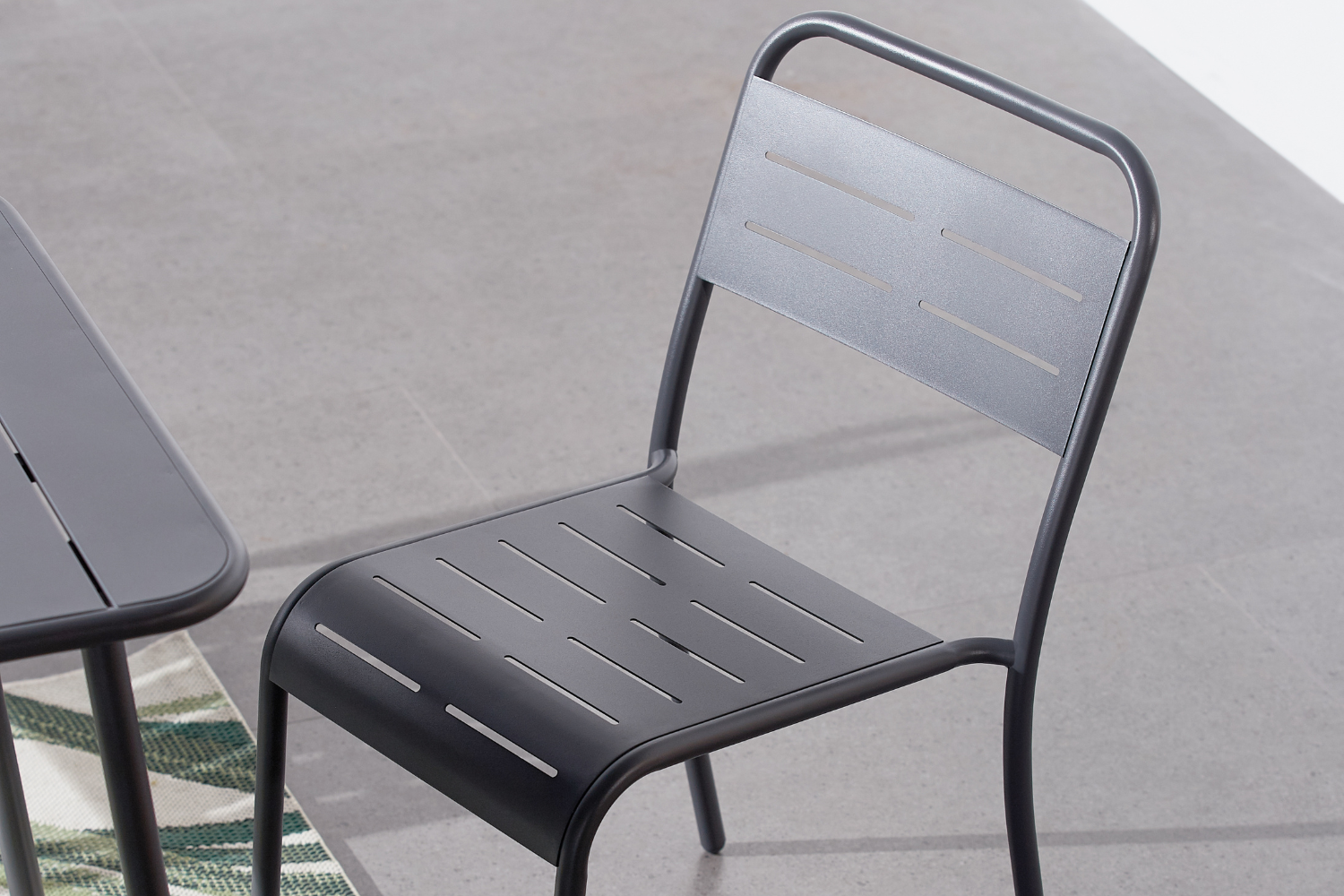 concept-usine-bergame-4-chaises-jardin-acier-empilables image 2