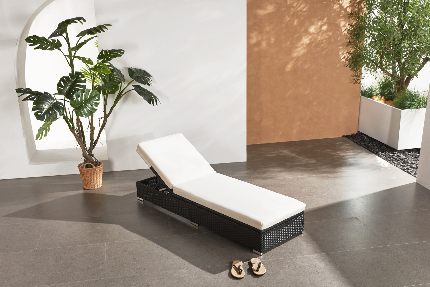 concept-usine-sunny-transat-bain-de-soleil-r-sine-tress-e-noir-inclinable image 3
