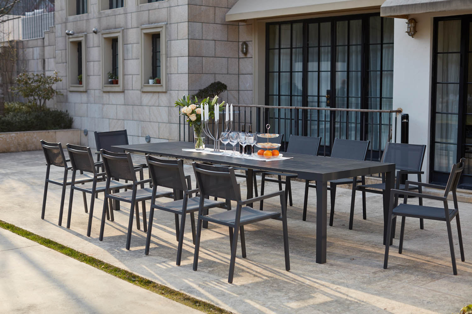 concept-usine-olhao-12-salon-jardin-extensible-12-places image 1