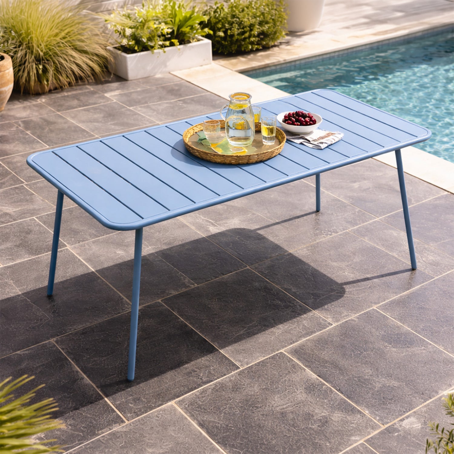 concept-usine-bergame-table-jardin-acier-bleu-8-places image 4