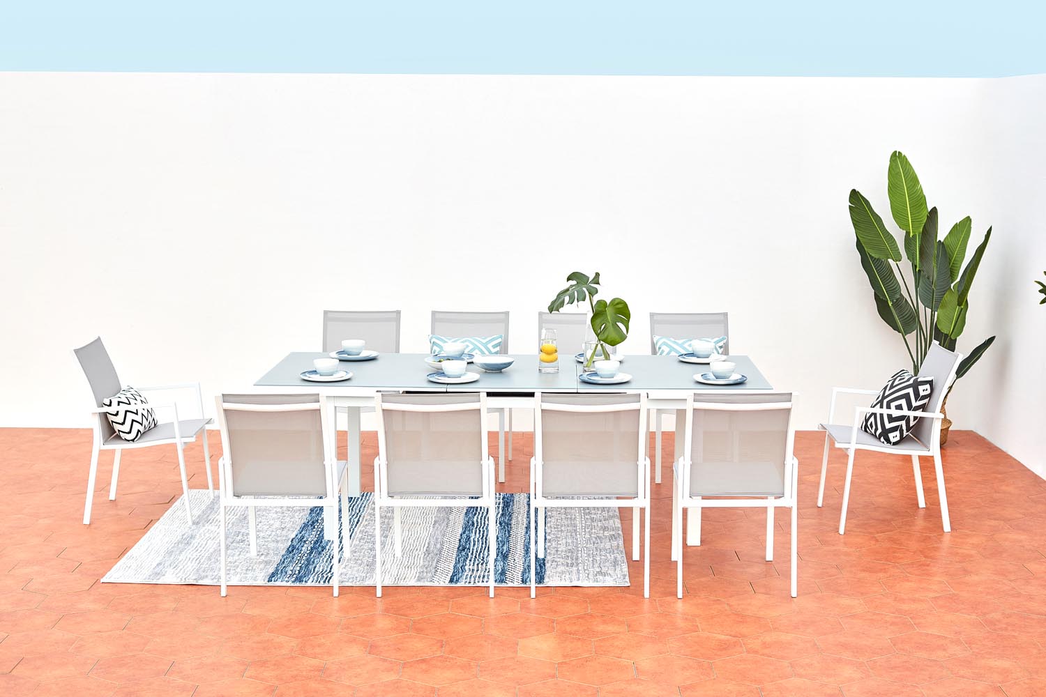 concept-usine-elada-salon-jardin-aluminium-blanc-10-places image 2