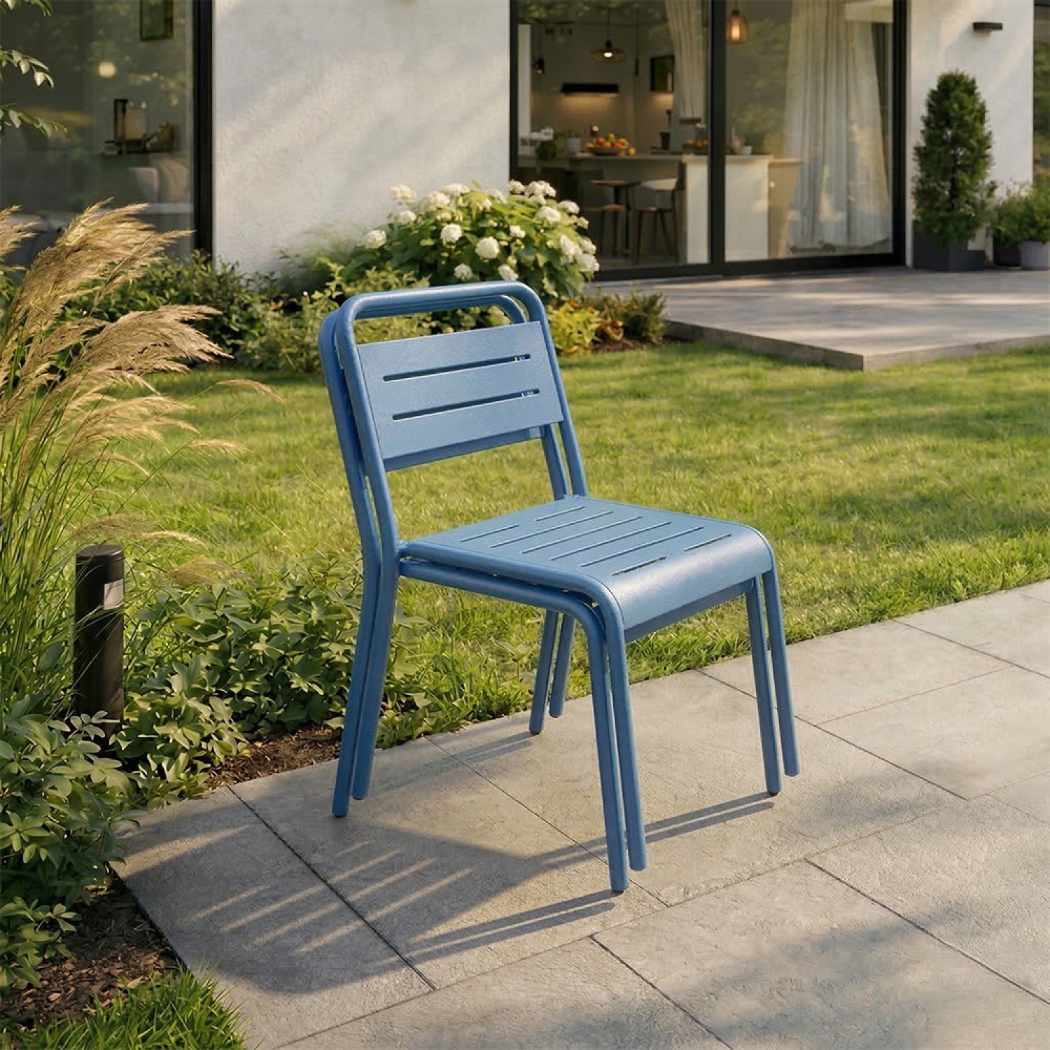 concept-usine-bergame-chaise-jardin-acier-bleu-lot-2-empilable image 4