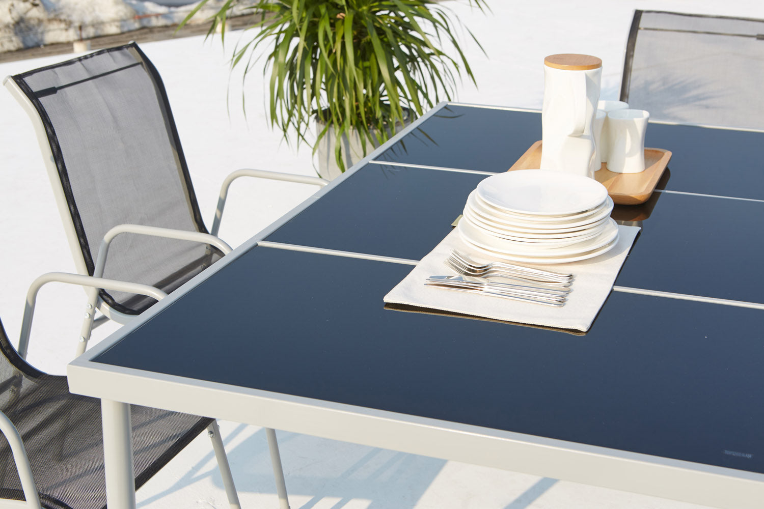 concept-usine-lusiana-salon-jardin-6-places-acier-verre-gris image 4