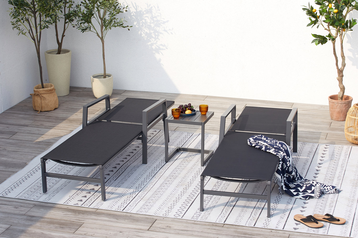 concept-usine-bari-lot-2-transats-jardin-gris-fonc-avec-table image 4